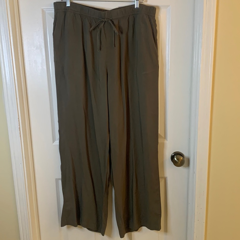 H&M size XL Wide-Cut Pull-On Olive Green Pants